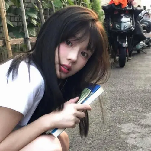 【搞怪女头可爱女生头像春夏活力氛围感美女微信qq头像无水印!